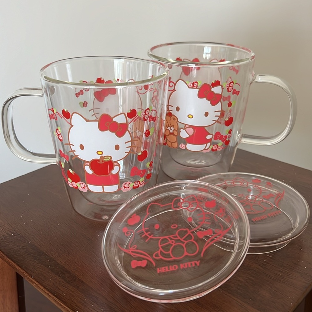 HELLO KITTY 🧸🍎Sanrio🍎🧸2 Glass Collectors Coffee Mugs